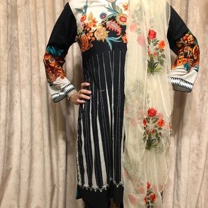 Sana Safinaz Lawn Collection